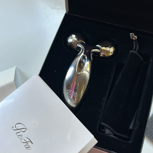 ReFa CARAT Massage Roller - Picture 9 of 10